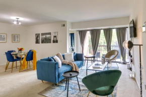 Cozy Laurel Condo with Pool Access about 20 Mi to DC!